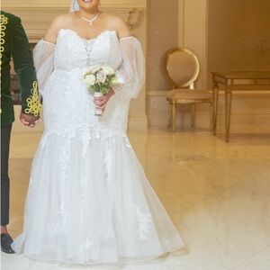 Plus size- Elegant White Embroidered Lace Wedding Dress